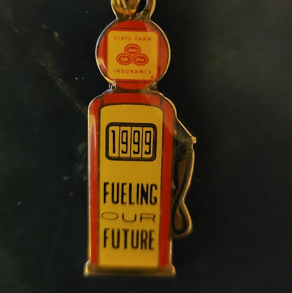 ⛽️ State Farm Insurance Vintage 1999 Gas Pump Keyring - Picture 2 of 4